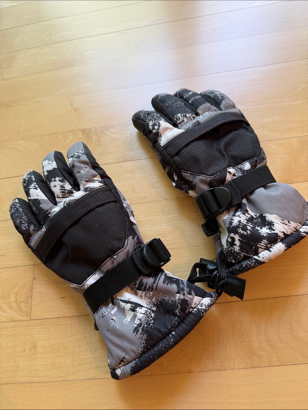 Kids’ Insulated Black and Gray Winter Gloves